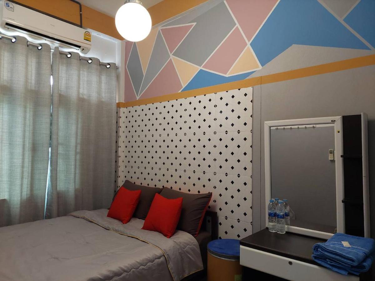 Appartamento Ben House Bangkok Esterno foto