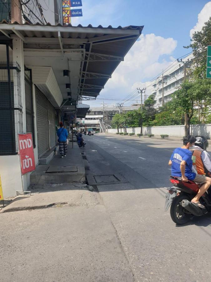 Appartamento Ben House Bangkok Esterno foto