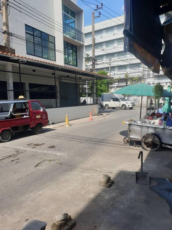 Appartamento Ben House Bangkok Esterno foto
